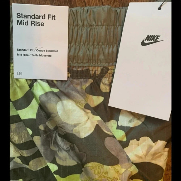 NIKE Mid Rise Joggers Pant Camo Print Women’s Large NWT - Picture 8 of 9